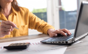 yellow-short-woman-calculating-760