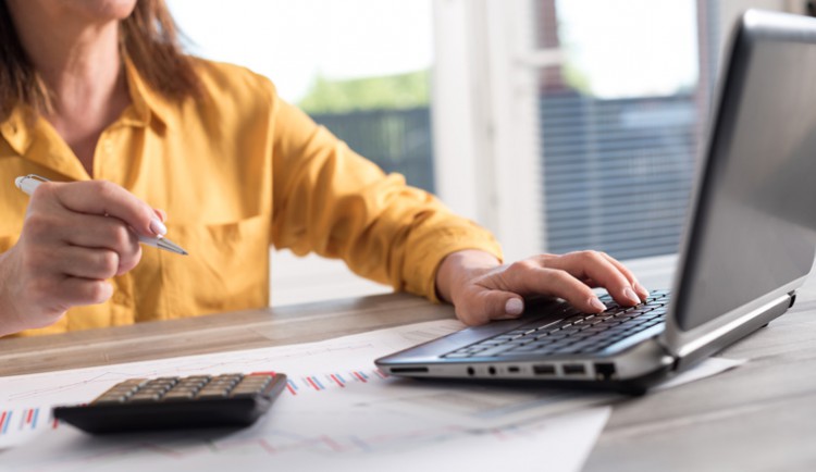 yellow-short-woman-calculating-760