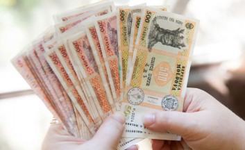 Al-13-lea-salariu-pentru-bugetari-ar-putea-fi-reintrodus-prin-lege-Cat-va-constitui-acesta-63677-1573470499