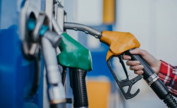 preturile-carburantilor-cresc-din-nou-benzina-s-a-scumpit-cu-aproape-un-leu-iar-motorina-cu-30-bani-164751-1615561783-750x423