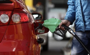 au-crescut-preturile-la-carburanti-cat-costa-un-litru-de-benzina-si-motorina-162249-1610783714